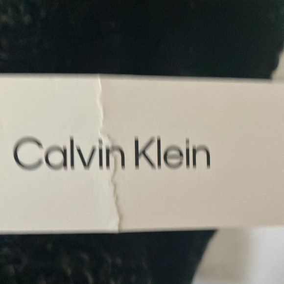 Calvin Klein: Black/White Blend Knit Scarf- one size - Picture 3 of 16